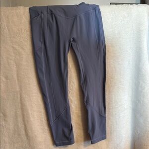 Lululemon 7/8 length lavender workout pants. Size 6. Great condition